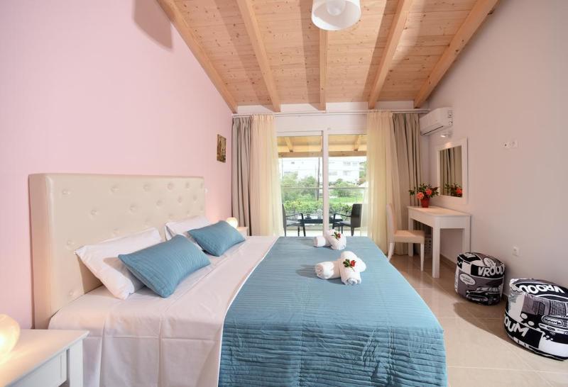 Palapart Gikas Suites And Studios 古维亚 外观 照片