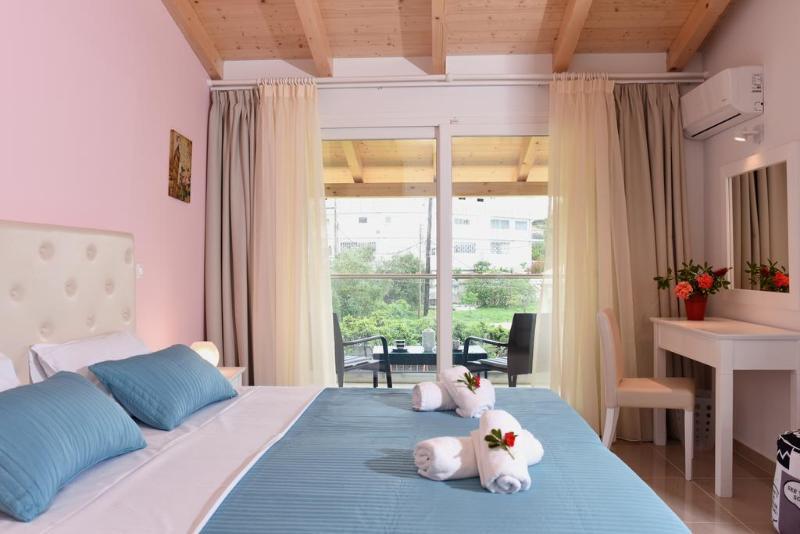 Palapart Gikas Suites And Studios 古维亚 外观 照片