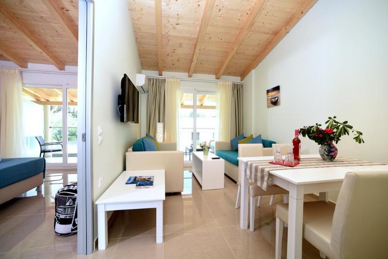 Palapart Gikas Suites And Studios 古维亚 外观 照片