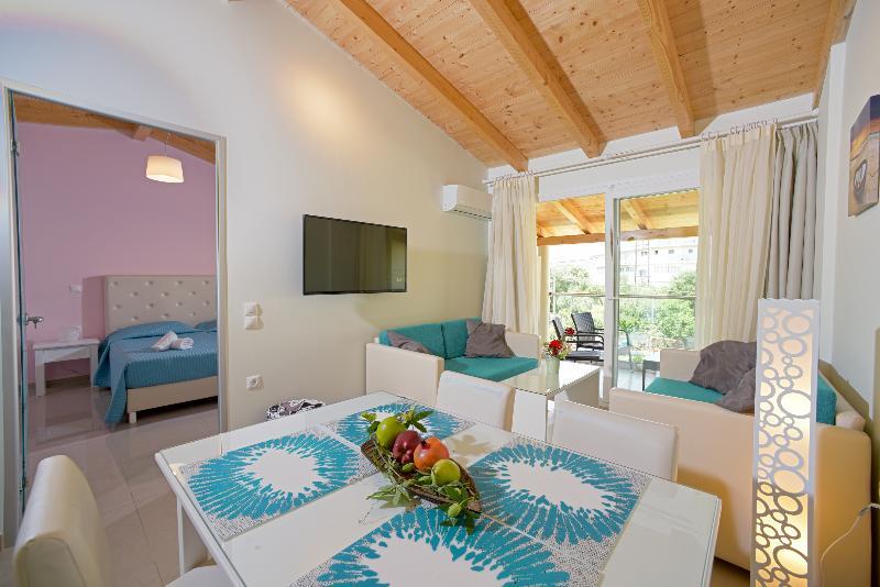 Palapart Gikas Suites And Studios 古维亚 外观 照片